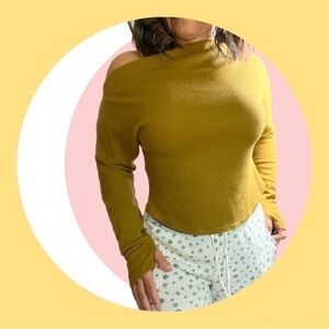 HOUSE of Harlow 1960 Women’s Asymmetric One
Shoulder Waffle Knit Sweater Size M